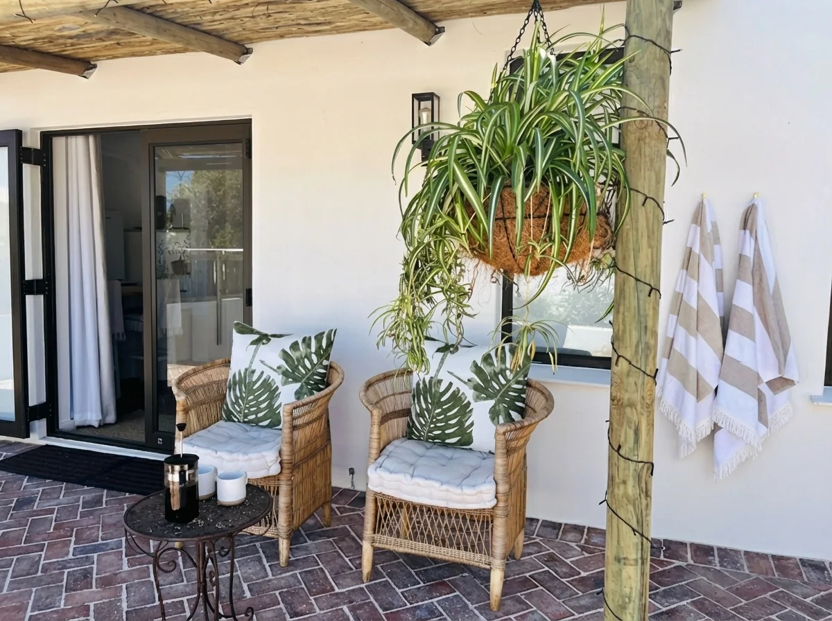 Ibis Cottage outdoor wicker seating under the pergola